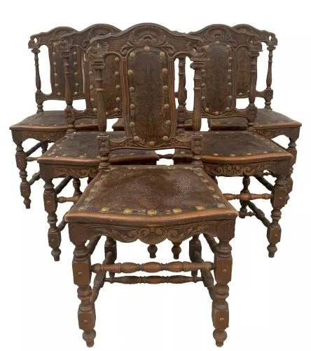 Suite de six chaises de style Renaissance en chene XX siècle