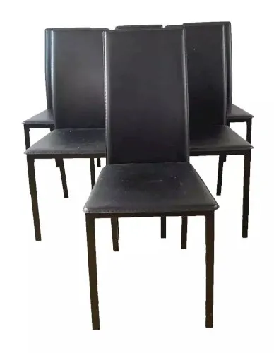 Suite de six chaises en tube laqué et simili cuir noir XX siècle