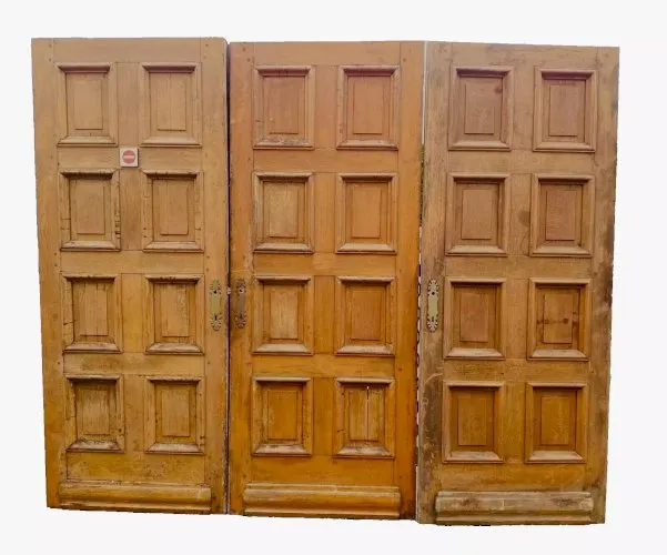 Suite de trois portes de passage en chene massif XX siècle