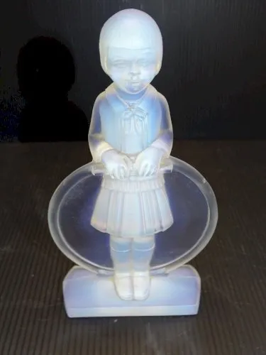 - SUJET ENFANT AU CERCEAU Césari Verrier VERRE OPALESCENT ART DECO