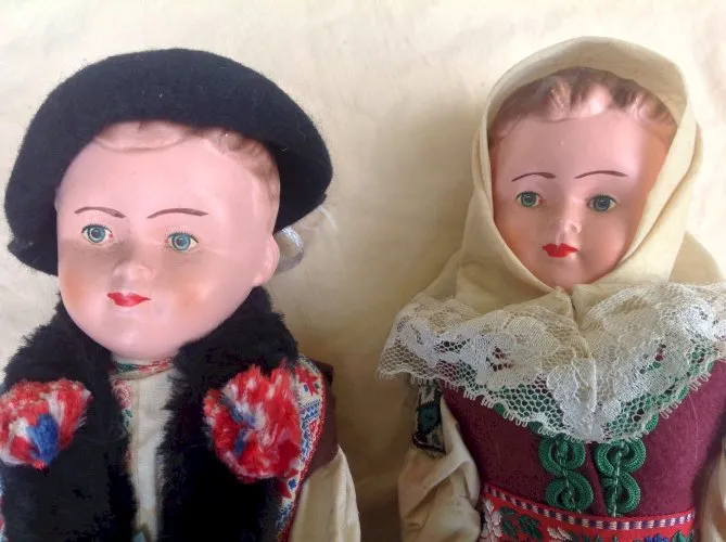 Superbe COUPLE DE POUPEES ANCIENNE CELLULOÏD FOLKLOR RÉGIONAL h 30 cm