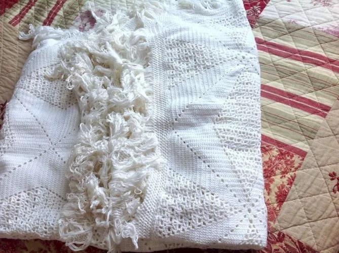 Superbe jeté de lit broderie main boutis, 215 cm x 185 cm. Jamais utilisé