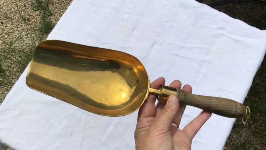 SUPERBE PELLE A Bonbons En Laiton épais. Vente en vrac