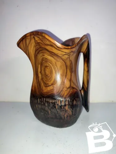 superbe pichet en bois (olivier ?) origine espagne signé Falcon en bon etat