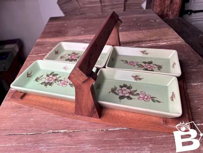 Support et plats à apéritif vintage.