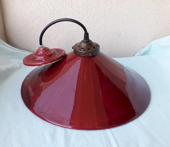 Suspension céramique bordeaux