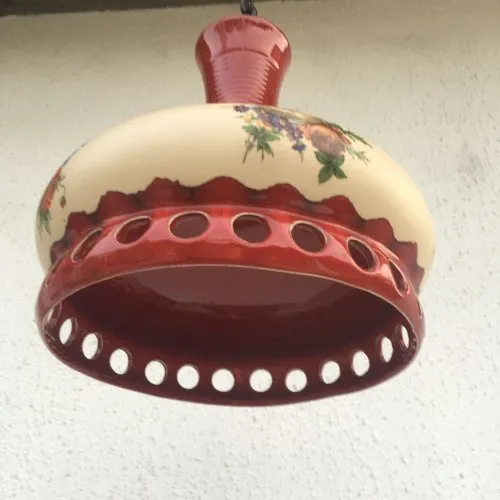 Suspension en céramique rouge