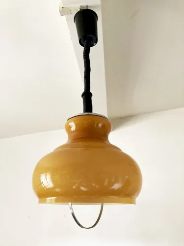 Suspension en opaline jaune moutarde, années 1970