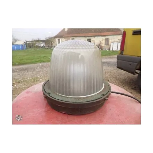 Suspension industrielle Fonte et verre