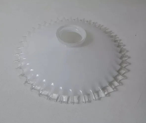 Suspension Luminaire en verre opaline blanc Vintage .