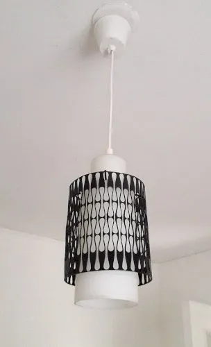 Suspension opaline et métal