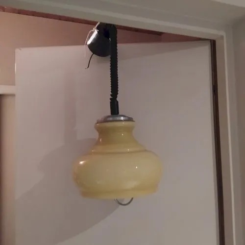 suspension va et vient 1970 verre opaline jaune des années 70