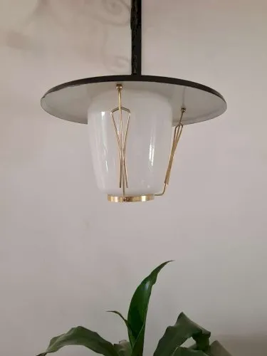 Suspension vintage tôle laiton verre opalin