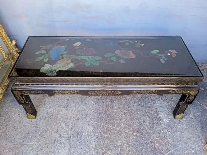 Table basse asiatique bois laqué et incrustation ep 1950