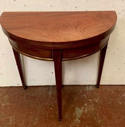 Table console demi lune de style Louis XVI en acajou XX siècle
