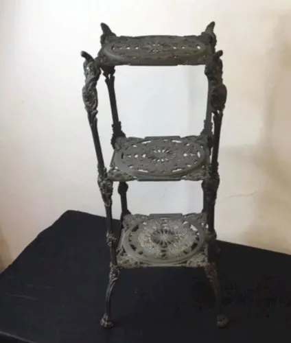 Table d appoint guéridon sellette bout de canapé en fonte style renaissance