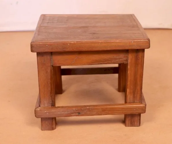 Table de chevet d’atelier en teck birman