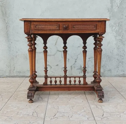 Table de milieu à écrire Henri II en noyer