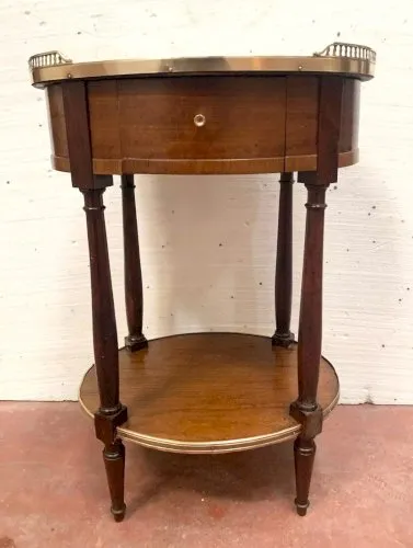 Table de salon ovale de style Louis XVI en acajou et marbre XIX siècle