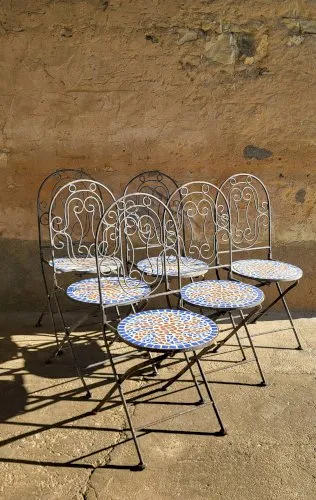 Table et 6 chaises de jardin en fer / mosaïque