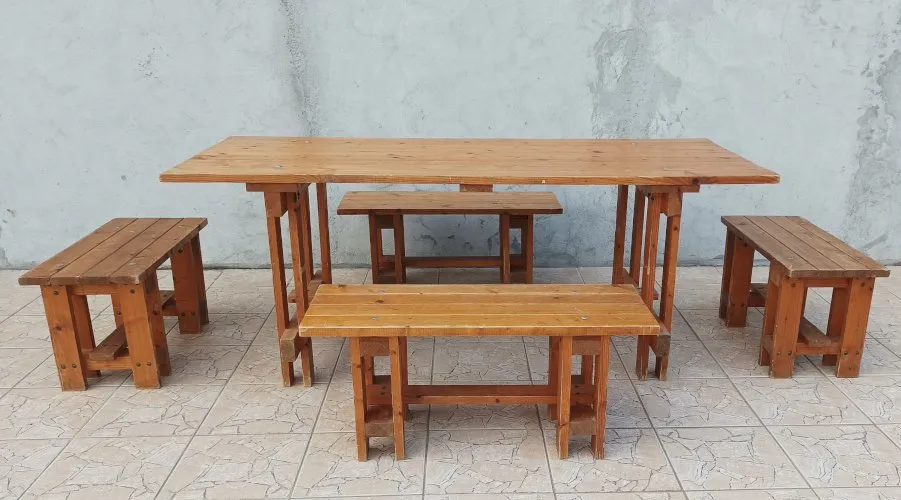 Table et bancs en pin massif vintage