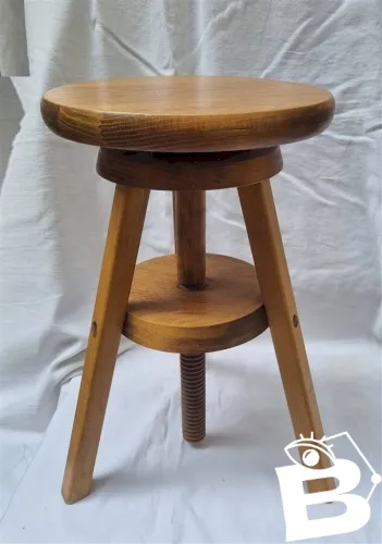 Tabouret à vis