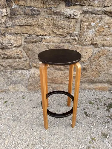 Tabouret dans l'esprit de Aalvar Alto