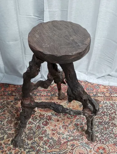 Tabouret de bar brutaliste en bois de vigne