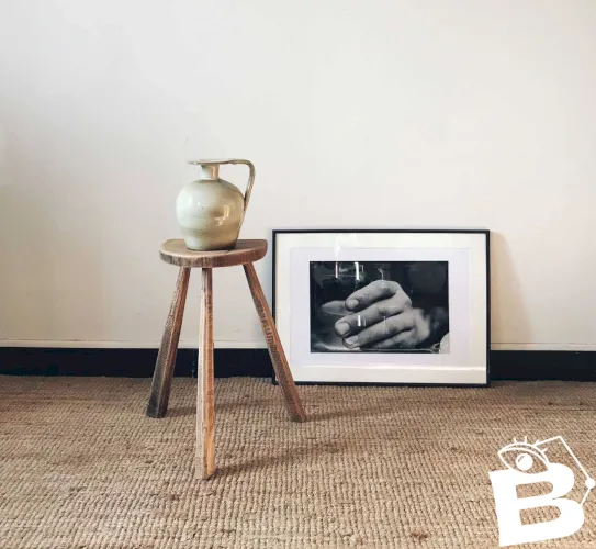 Tabouret en bois brutaliste