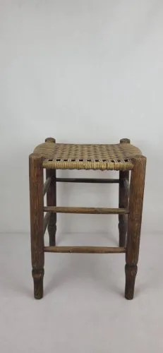 Tabouret en rotin tressé
