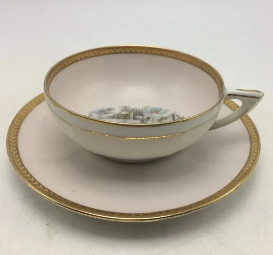 tasse a the cafe ancienne souvenir de 1ere communion en porcelaine de Limoges