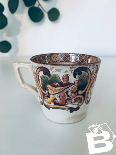 Tasse ancienne