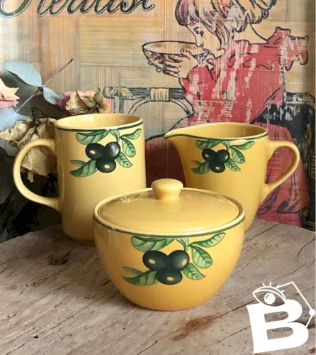 Tasse , crémier et sucrier jaune style provençal