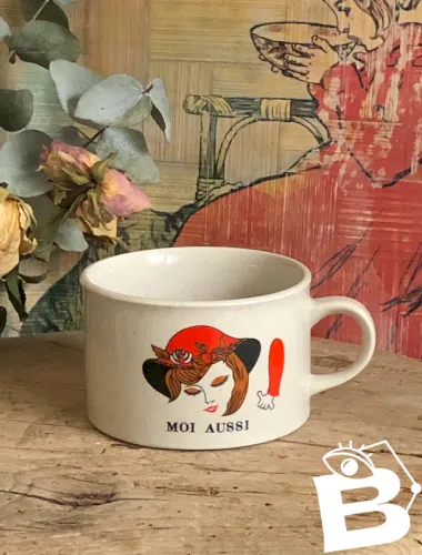 Tasse en grès vintage motifs femme