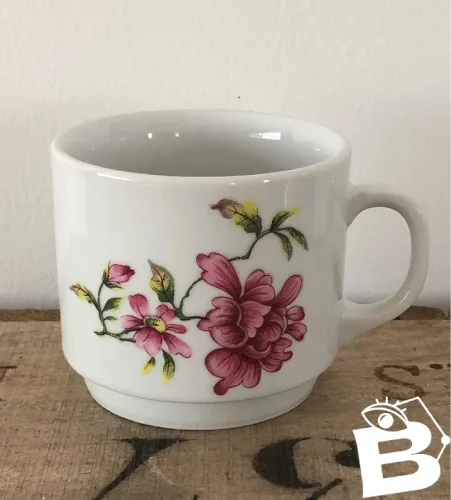 Tasse en porcelaine L Hirondelle motifs fleurs roses
