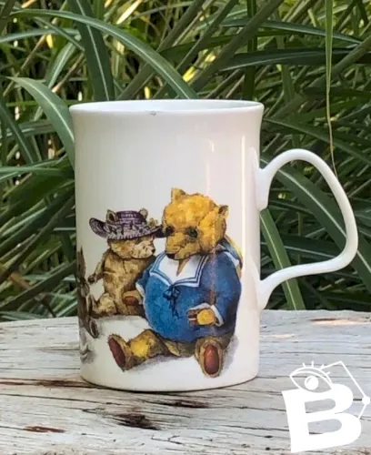 Tasse en porcelaine Roy Kirkham