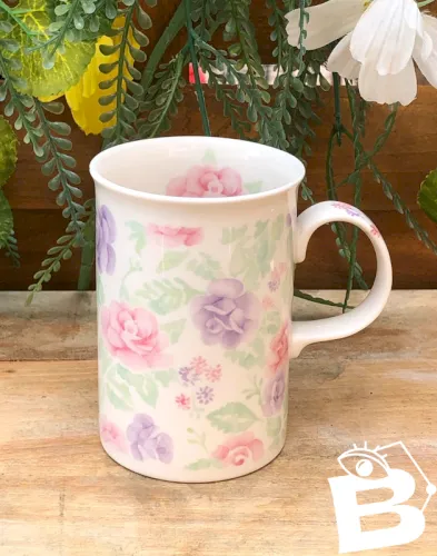 Tasse en porcelaine St Michael motifs roses fabriquée en Ecosse