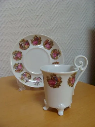 Tasse haute et sa soucoupe vintage