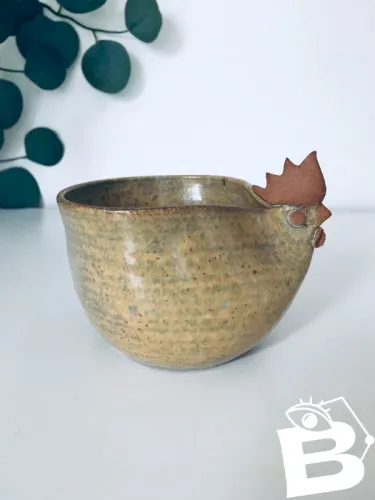 Tasse poule en grès