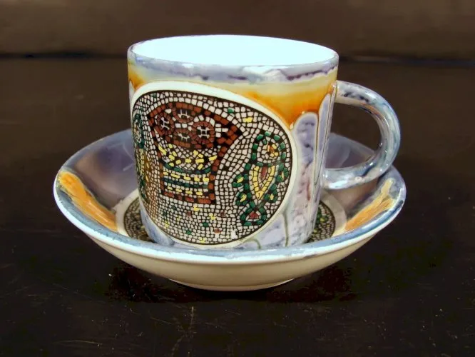 Tasse & sous-tasse porcelaine fine allemande, signé Bavaria Collection