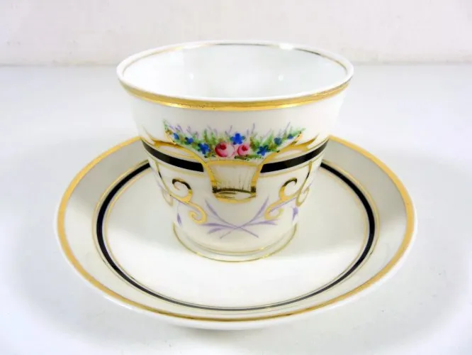 Tasse & sous-tasse porcelaine Paris XIX° décor fleurs et or fin numérotées