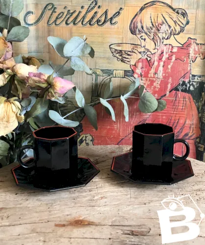 Tasses à expresso et soucoupes vintage noires liseré rouge Arcoroc