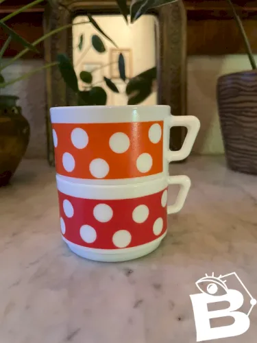 Tasses à pois Arcopal vintage