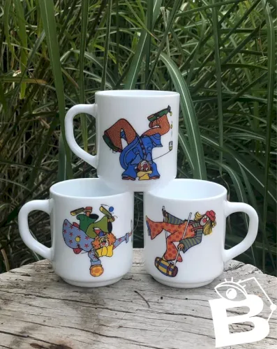 Tasses Arcopal vintage motifs clowns