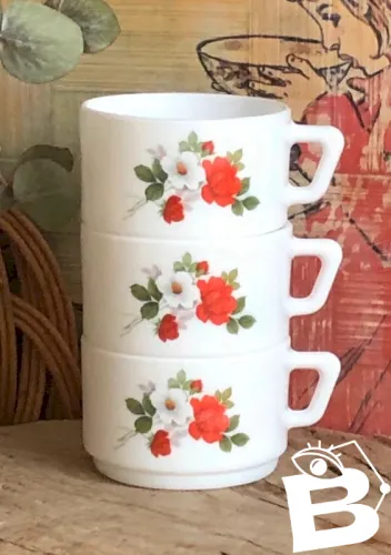 Tasses Arcopal vintage motifs fleurs