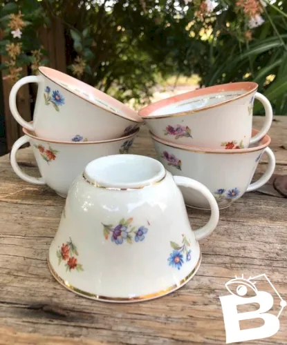 Tasses en porcelaine anciennes