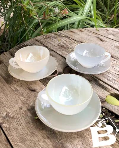 Tasses et soucoupes vintage Arlequin de chez Arcopal