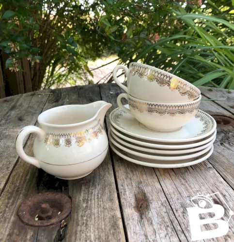Tasses , soucoupes et crémier Villeroy & Boch