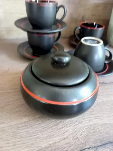 Tasses / sous -tasses / sucrier Salins