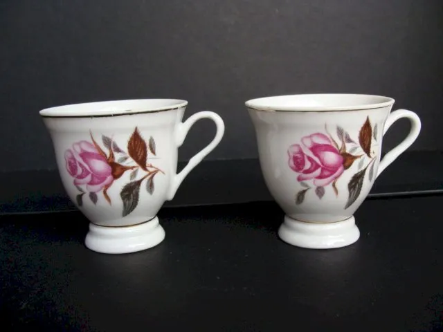 Tasses vintage à la rose / porcelaine de Chine